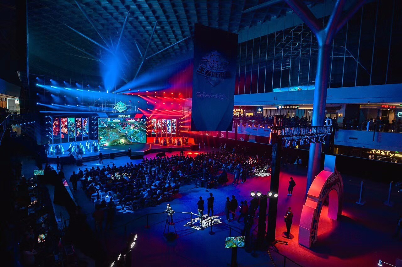 开玩笑的！ GALA Comet EZ 疯狂击杀蝙蝠 JIEJIE ，用致命的剪刀脚 Invictus Gaming 扫除 FunPlus Phoenix 。